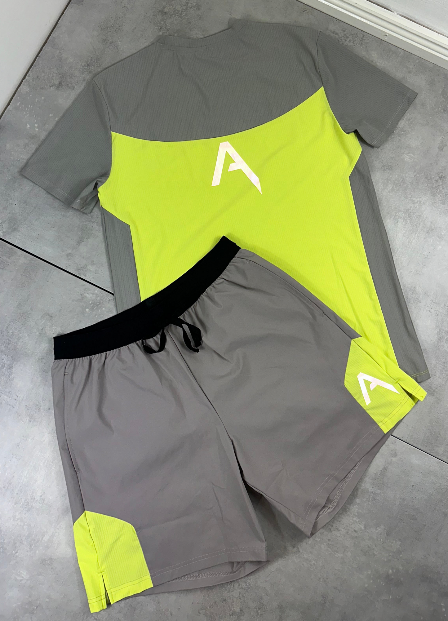 Volt/grey endurance set
